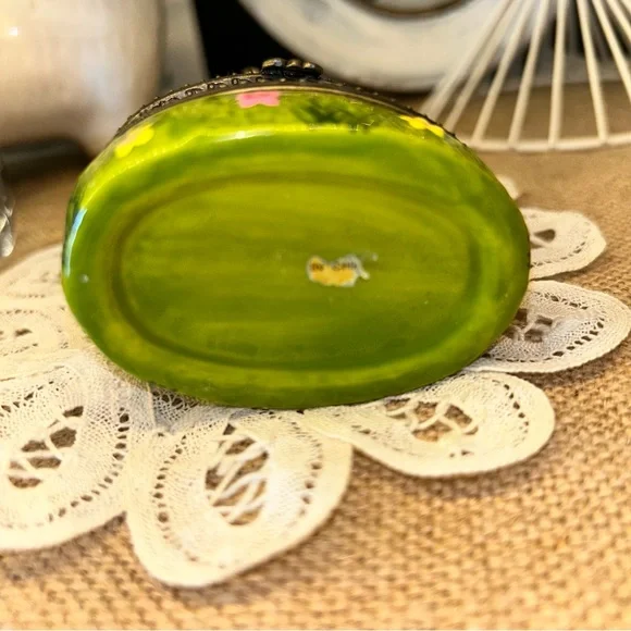 Vintage ArtGifts Porcelain Hinged Trinket Box - Gnome Riding Ladybug with minis - Picture 12 of 12